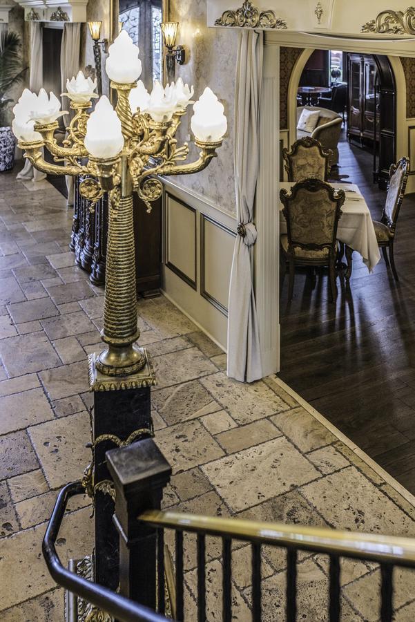 Готель Kentucky Castle Versailles Екстер'єр фото