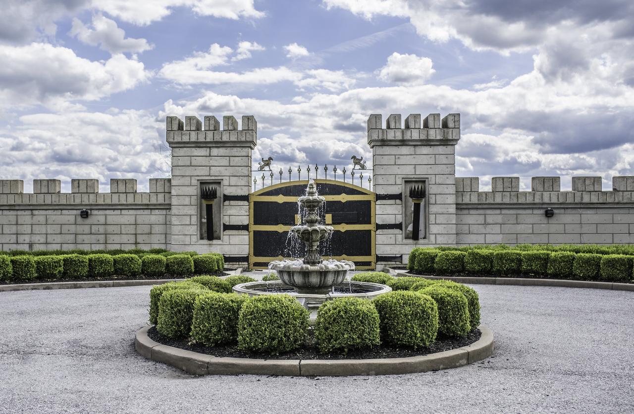 Готель Kentucky Castle Versailles Екстер'єр фото