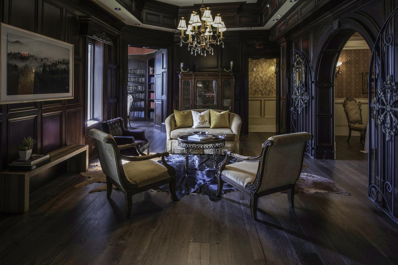 Готель Kentucky Castle Versailles Екстер'єр фото