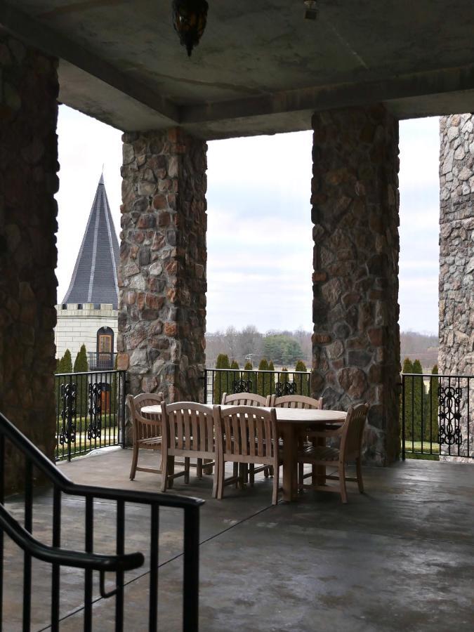 Готель Kentucky Castle Versailles Екстер'єр фото